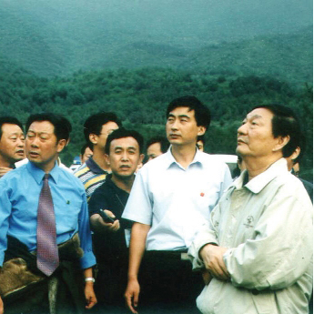 1999年9月7日，国务院总理朱镕基视察茂...